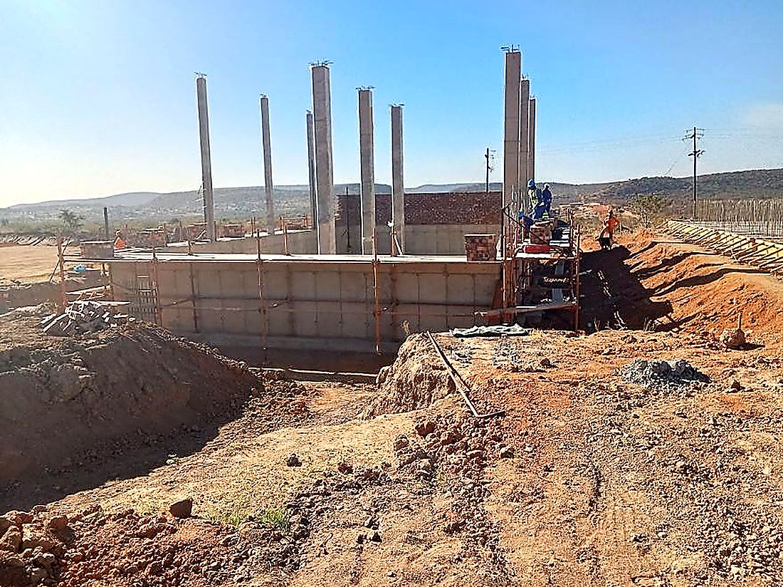Malanc Projects site team constructing reinforced concrete reservoir columns