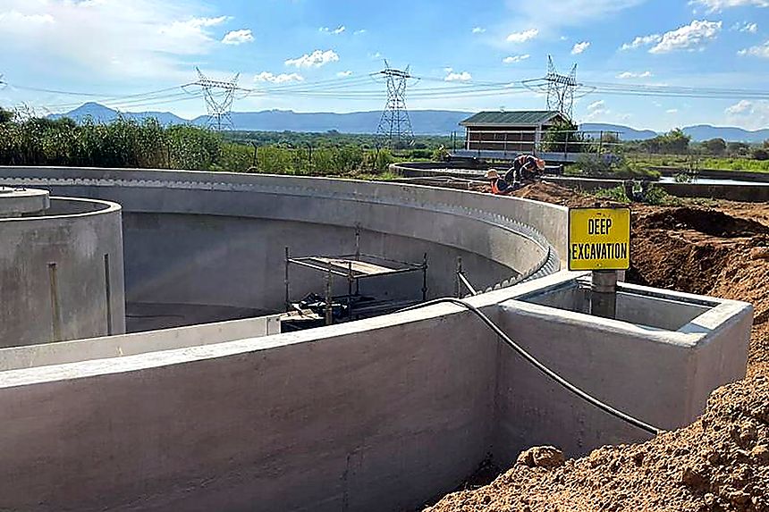 Reinforced concrete reservoirs and water-retaining structures from excavation to watertightness testing.