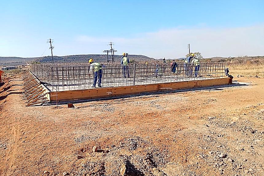 Steel fixing and formwork for a reinforced concrete water-retaining structure